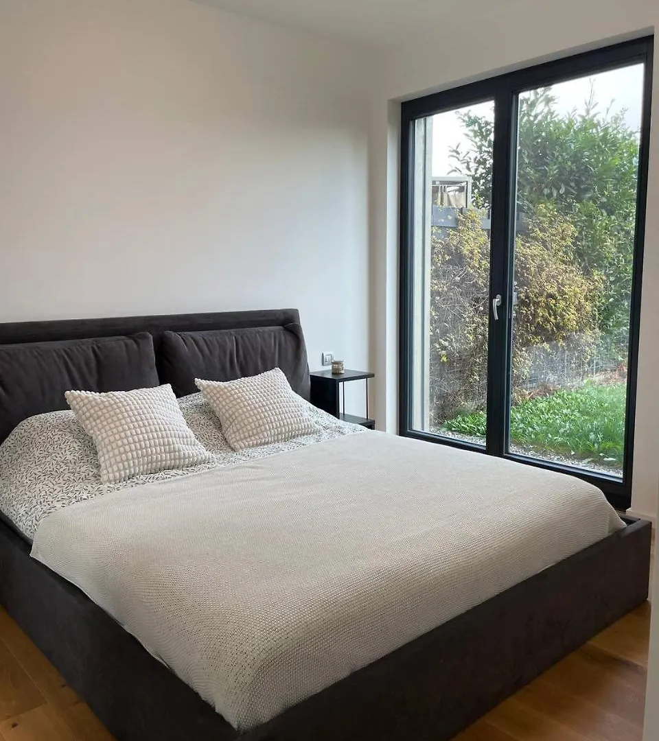 Serene & Private Garden Oasis Prague Appartement
